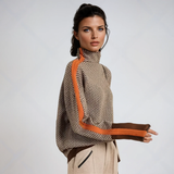 Beatriz | Suéter de cuello alto con rayas contrastantes llamativas